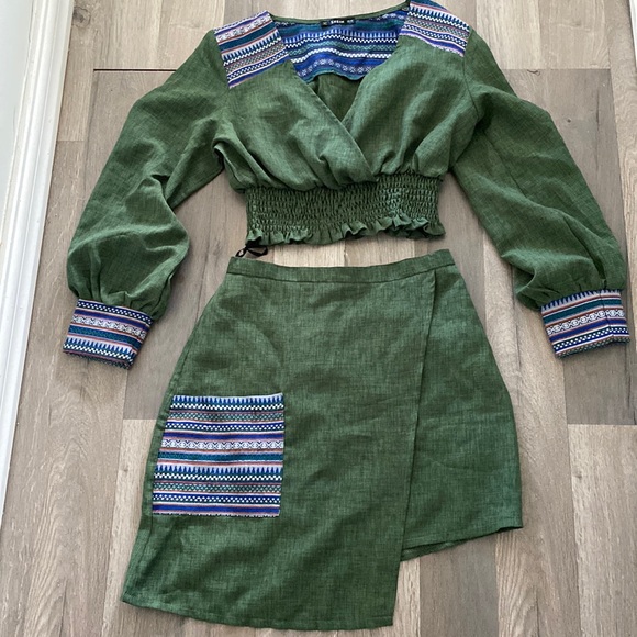 Two piece set - Picture 1 of 6